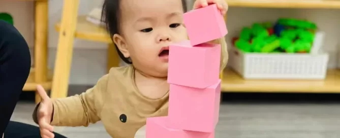 Hoạt Động Montessori Xây Tháp Chồng 1