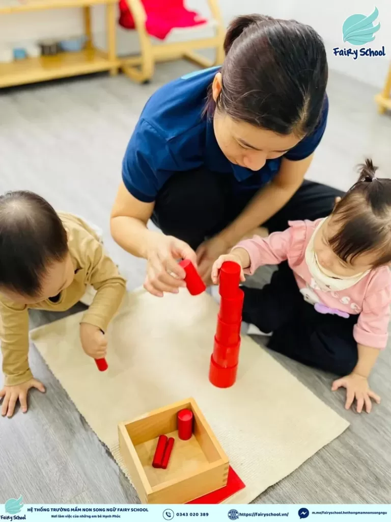 Hoạt Động Montessori Xây Tháp Chồng 3