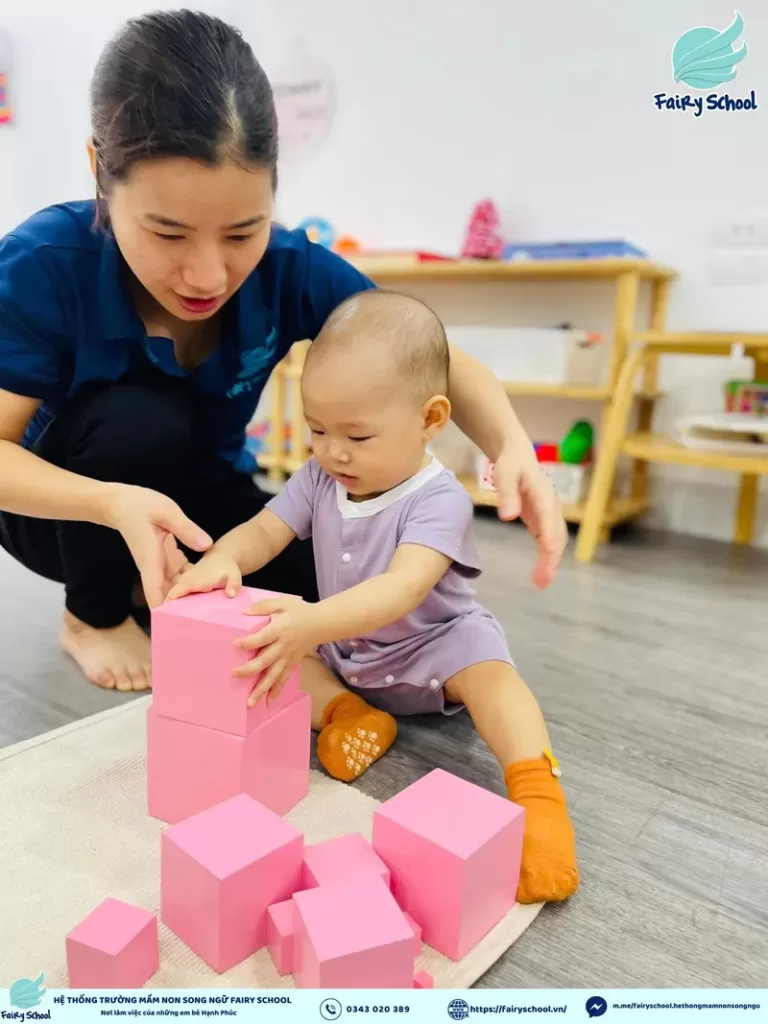 Hoạt Động Montessori Xây Tháp Chồng 4