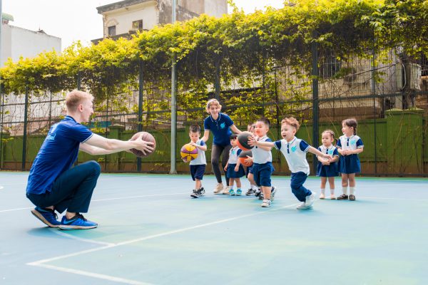 Fairy School phát triển thể chất tối ưu cho trẻ thông qua bộ môn bóng rổ