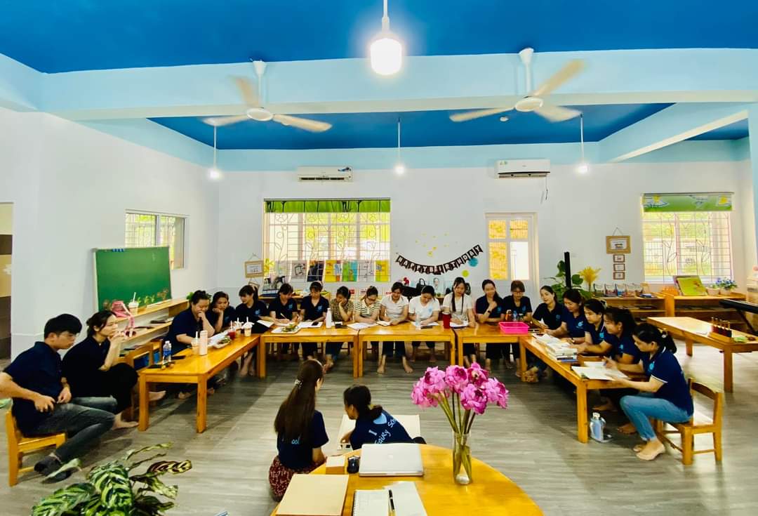 Đào tạo nâng cao nghiệp vụ Montessori cho giáo viên toàn hệ thống