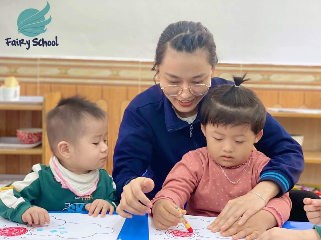 Tiết học tạo hình tại FaiRy School: Tạo hình nghệ thuật cho những đám mây đáng yêu