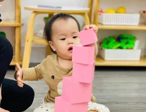 Khám phá Kỹ Năng với Hoạt Động Montessori: Xây Tháp Chồng với Funny 3C – FaiRy School Long Biên