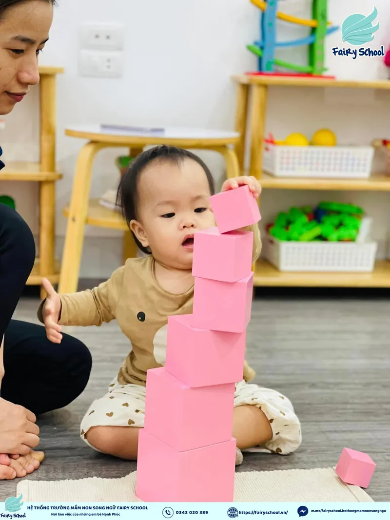 Hoạt Động Montessori Xây Tháp Chồng 1