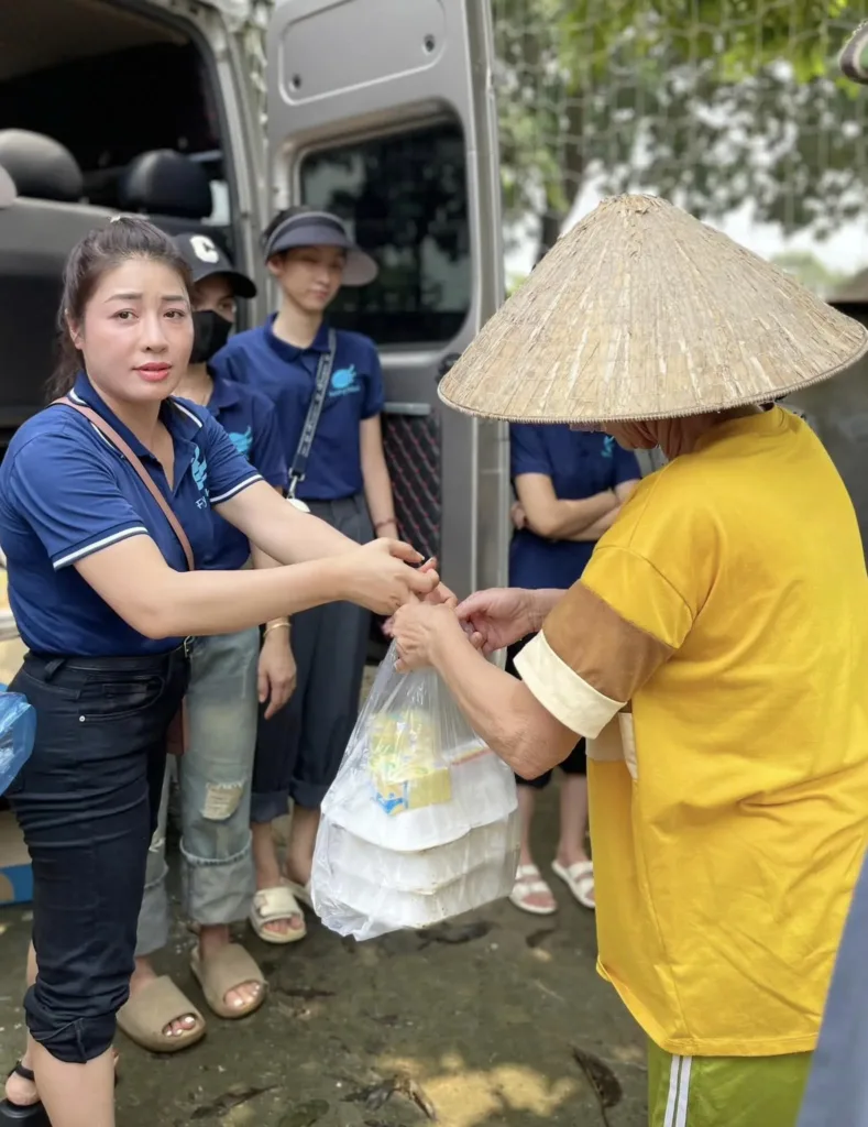 FAIRY SCHOOL TIẾP TỤC HÀNH TRÌNH HƯỚNG VỀ ĐỒNG BÀO VÙNG LŨ