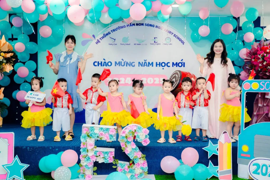 NHỮNG KHOẢNH KHẮC ĐÁNG NHỚ CỦA FAIRY-ers NHÍ TRONG NGÀY TỰU TRƯỜNG