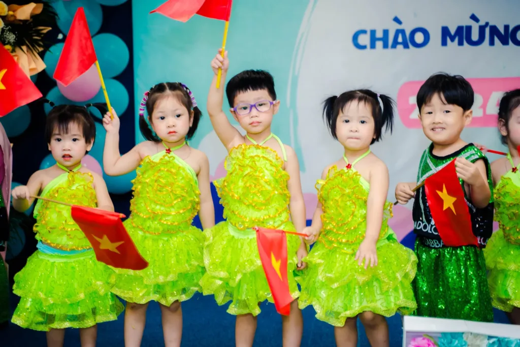 NHỮNG KHOẢNH KHẮC ĐÁNG NHỚ CỦA FAIRY-ers NHÍ TRONG NGÀY TỰU TRƯỜNG