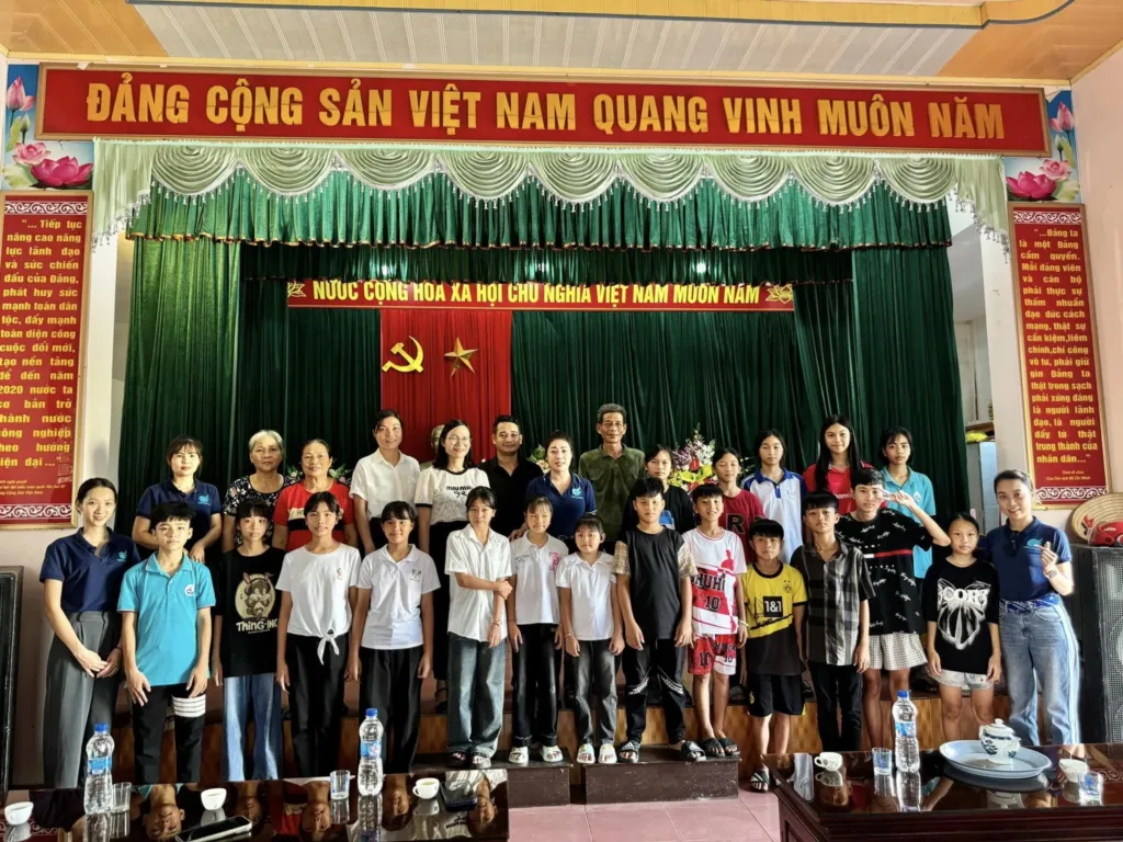 "TRUNG THU CHO EM" – MANG NHỮNG MÓN QUÀ YÊU THƯƠNG ĐẾN VỚI TRẺ EM VÙNG LŨ