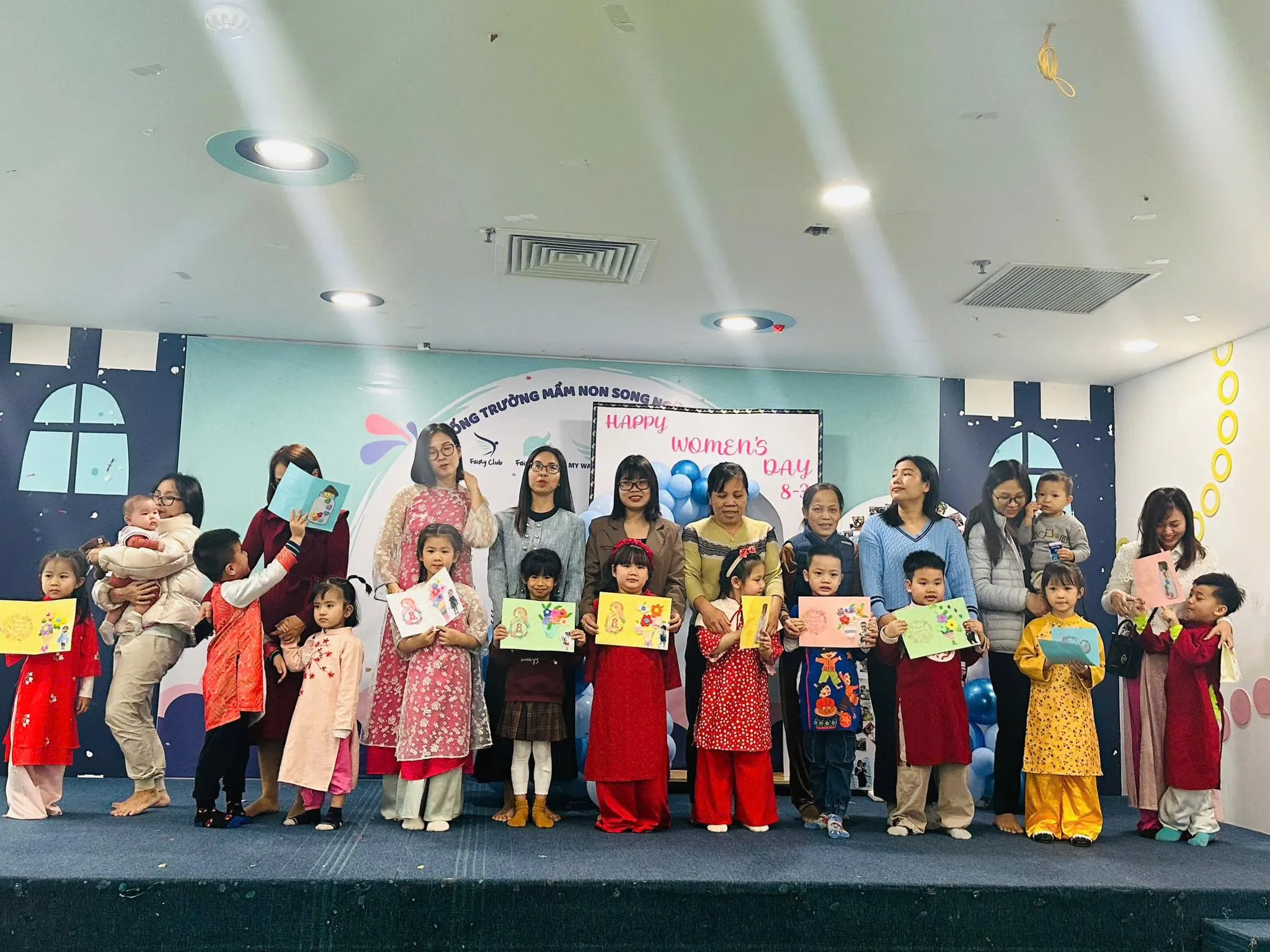 Fairy School chào mừng Ngày Quốc tế Phụ nữ 8/3 – Trao gửi yêu thương từ những đôi tay bé nhỏ