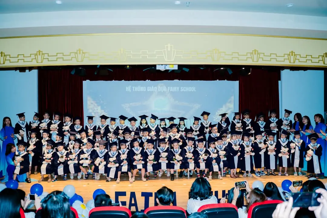 Lễ Tốt Nghiệp Fairy School 2025 – Con Đã Lớn Khôn 4 Lễ Tốt Nghiệp Fairy School 2025 – Con Đã Lớn Khôn