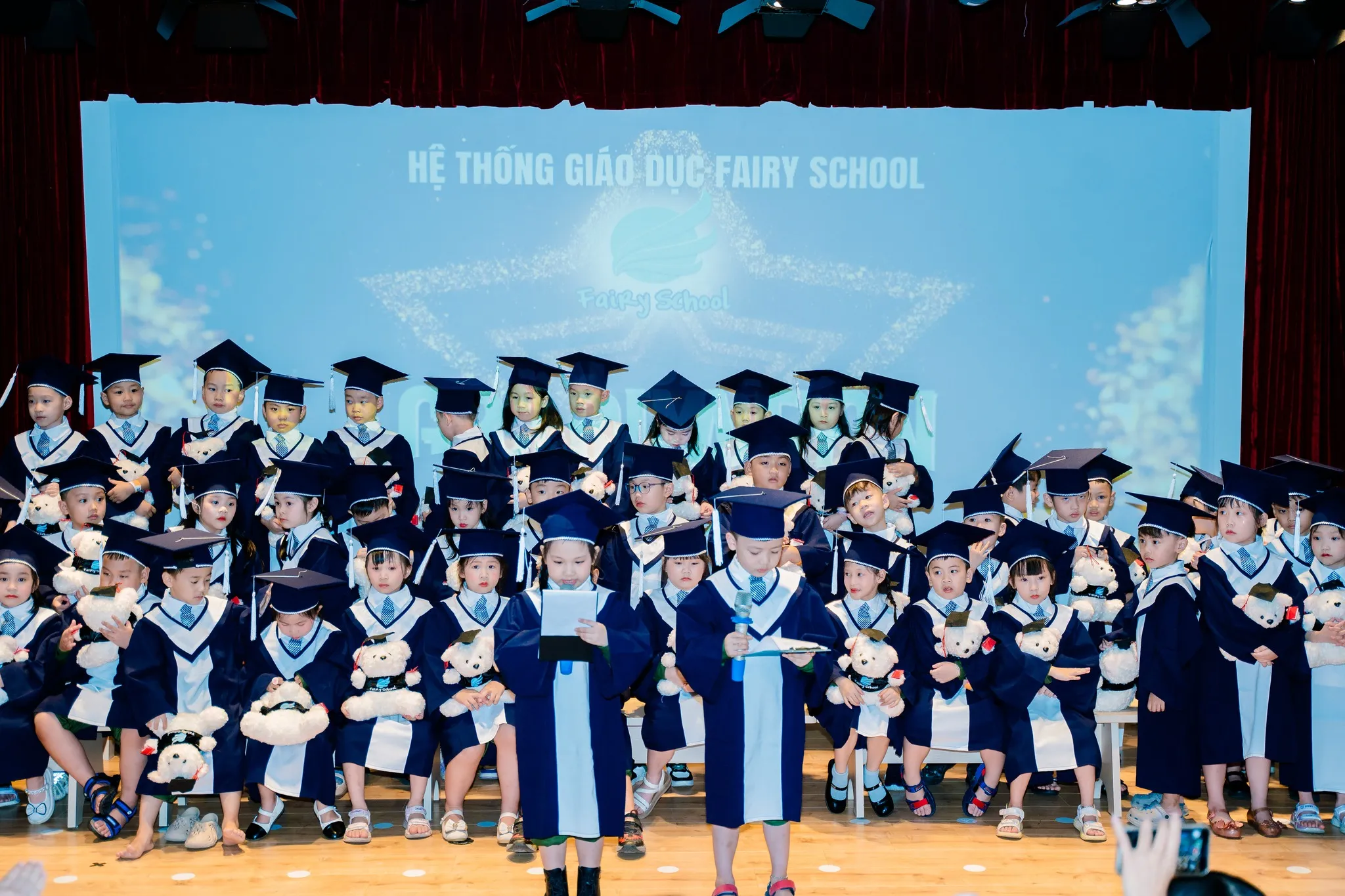 Lễ Tốt Nghiệp Fairy School 2025 – Con Đã Lớn Khôn 6 Lễ Tốt Nghiệp Fairy School 2025 – Con Đã Lớn Khôn