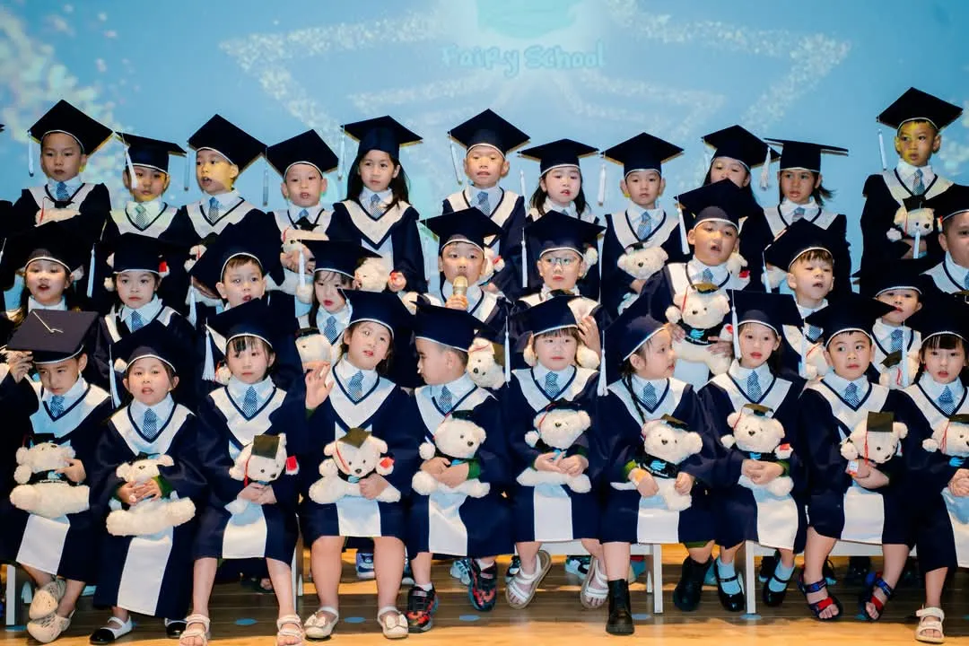 Lễ Tốt Nghiệp Fairy School 2025 – Con Đã Lớn Khôn 12 Lễ Tốt Nghiệp Fairy School 2025 – Con Đã Lớn Khôn